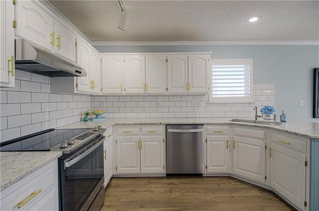 15663 Conser Street, Overland Park, KS 66223