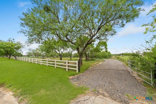 14830 Fm 1346, St Hedwig, TX 78152