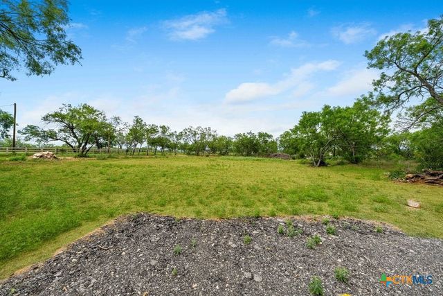 14830 Fm 1346, St Hedwig, TX 78152