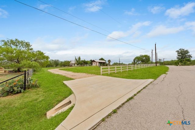 14830 Fm 1346, St Hedwig, TX 78152