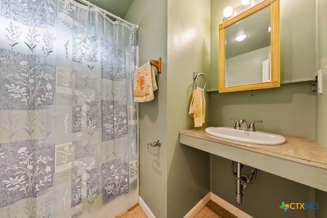 14830 Fm 1346, St Hedwig, TX 78152