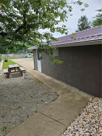 19 S Oak Street, Fairchance, PA 15436