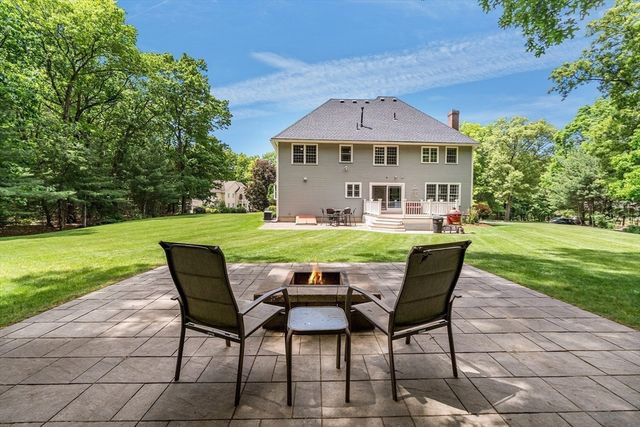 8 Berridge Way, North Reading, MA 01864