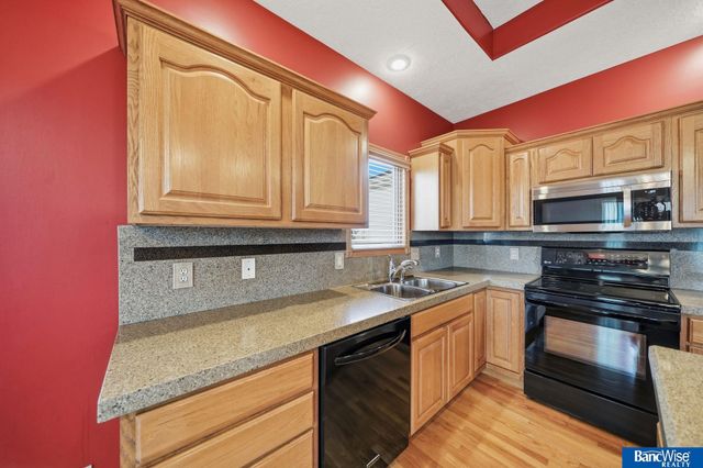 7946 Hunters Ridge Road, Lincoln, NE 68516