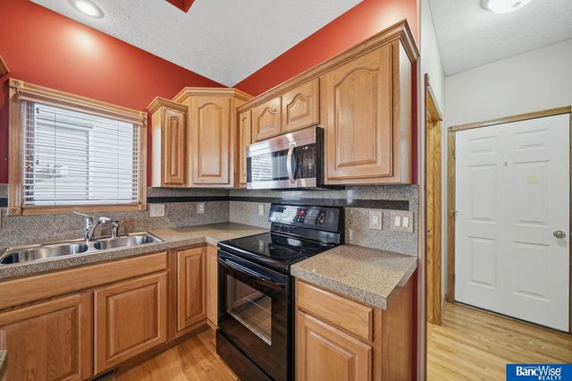 7946 Hunters Ridge Road, Lincoln, NE 68516