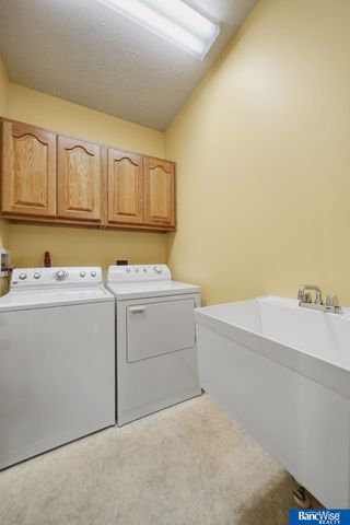 7946 Hunters Ridge Road, Lincoln, NE 68516