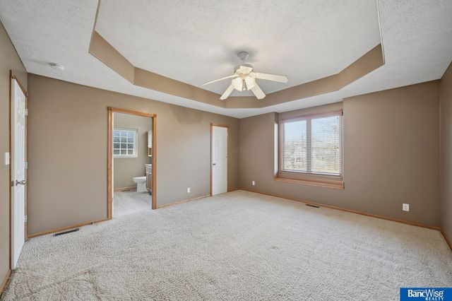 7946 Hunters Ridge Road, Lincoln, NE 68516