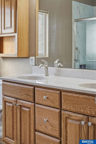 7946 Hunters Ridge Road, Lincoln, NE 68516