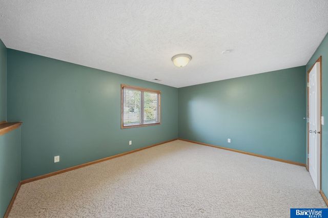 7946 Hunters Ridge Road, Lincoln, NE 68516