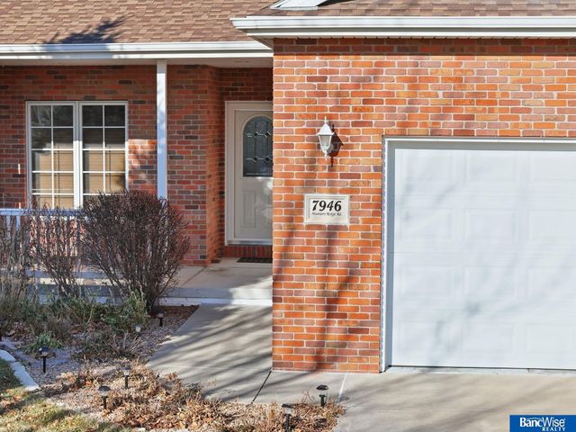 7946 Hunters Ridge Road, Lincoln, NE 68516