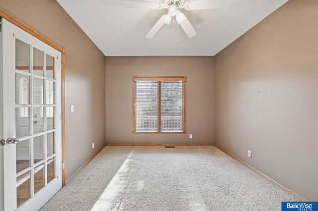 7946 Hunters Ridge Road, Lincoln, NE 68516