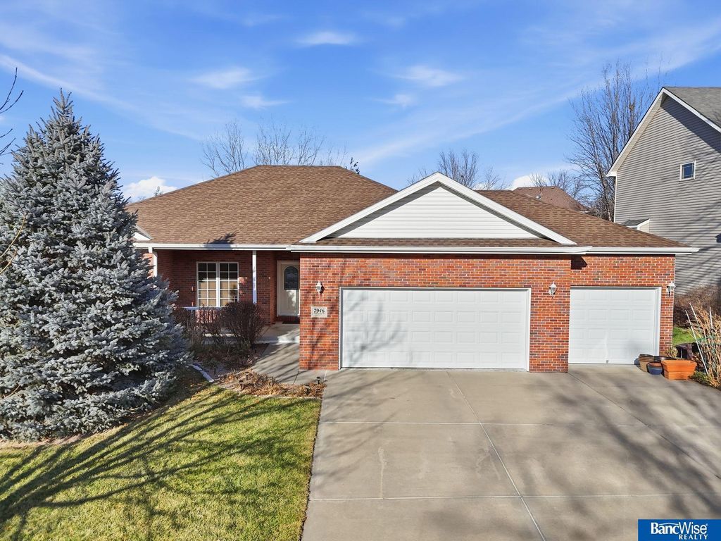 7946 Hunters Ridge Road, Lincoln, NE 68516