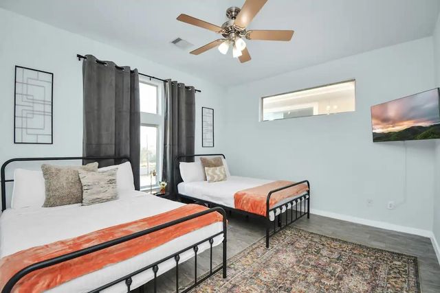 5411 Lindsay Lane, Houston, TX 77011