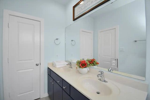 5411 Lindsay Lane, Houston, TX 77011