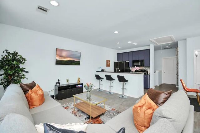 5411 Lindsay Lane, Houston, TX 77011