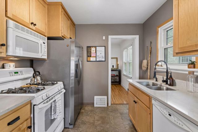 1654 Juno Avenue, Saint Paul, MN 55116
