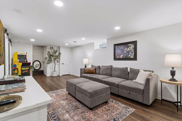 1654 Juno Avenue, Saint Paul, MN 55116