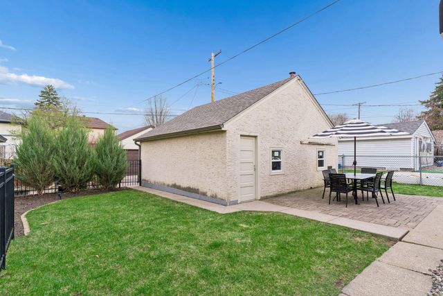 1654 Juno Avenue, Saint Paul, MN 55116