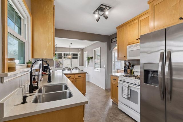 1654 Juno Avenue, Saint Paul, MN 55116