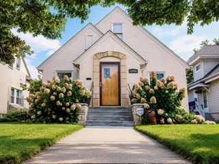 1654 Juno Avenue, Saint Paul, MN 55116