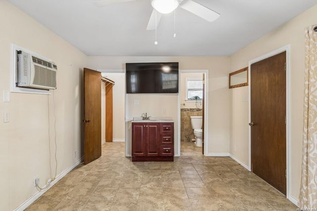 24818 HOUSE MOUNTAIN RD, San Antonio, TX 78255