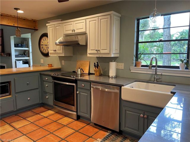 5825 Dogwood Way, Naples, FL 34116