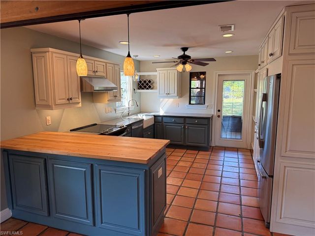 5825 Dogwood Way, Naples, FL 34116