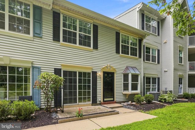 67 CHEVERNY CT, Hamilton, NJ 08619