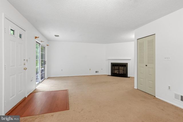 67 CHEVERNY CT, Hamilton, NJ 08619