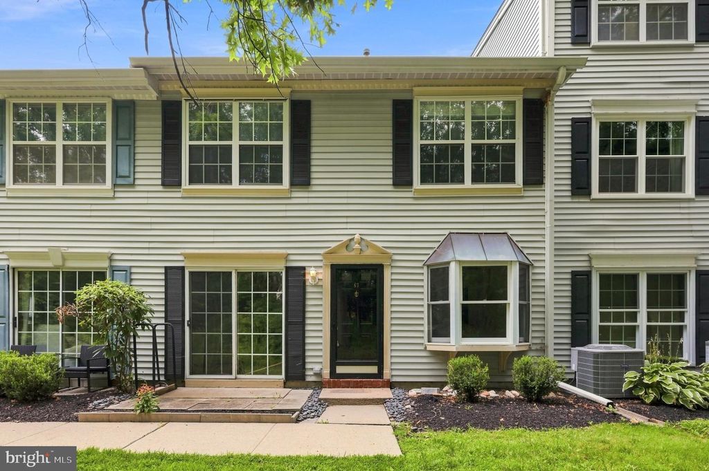 67 CHEVERNY CT, Hamilton, NJ 08619