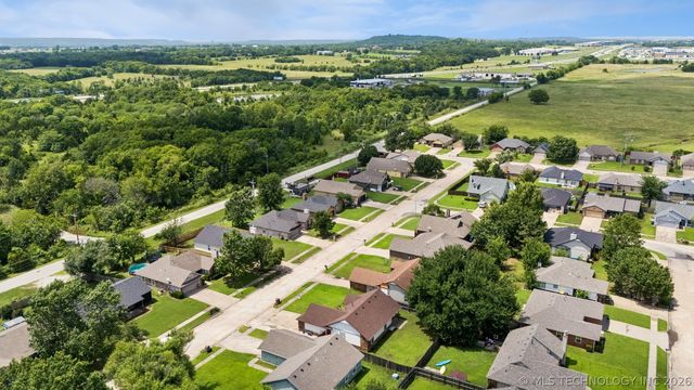 17673 S TACOMA Street, Mounds, OK 74047