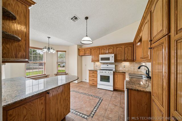 17673 S TACOMA Street, Mounds, OK 74047