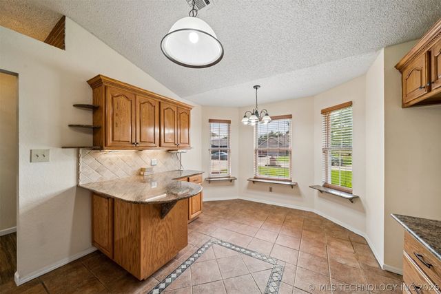 17673 S TACOMA Street, Mounds, OK 74047