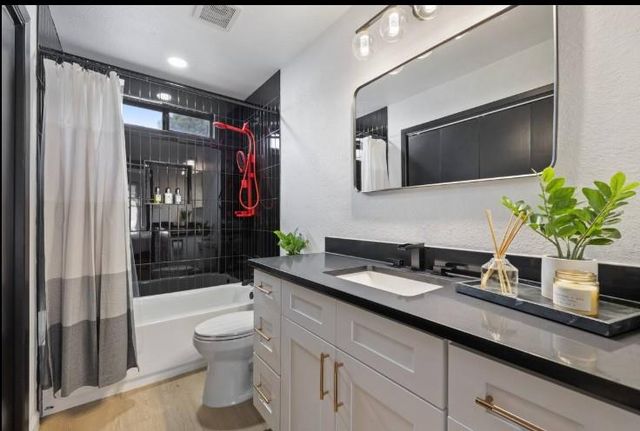 2106 Homedale DR, Austin, TX 78704