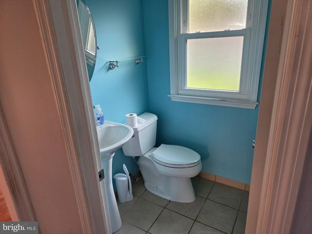 6 WINDFLOWER DR, Newark, DE 19711