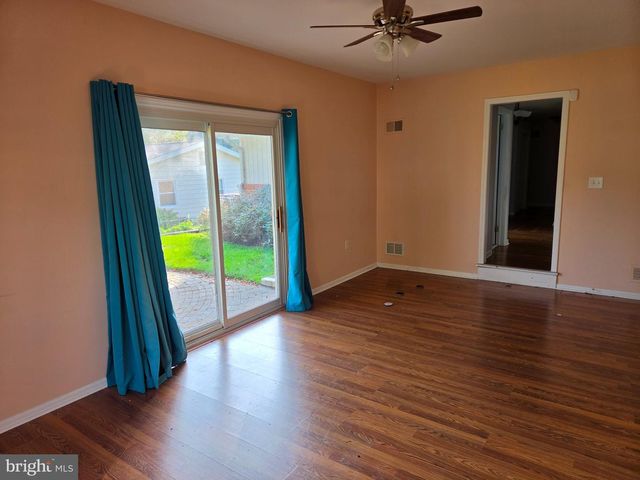 6 WINDFLOWER DR, Newark, DE 19711