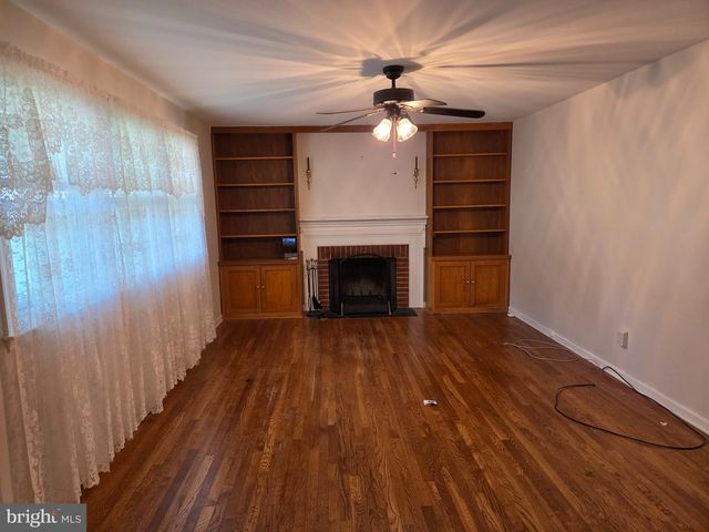 6 WINDFLOWER DR, Newark, DE 19711
