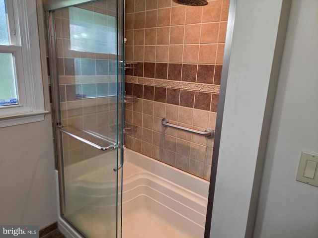 6 WINDFLOWER DR, Newark, DE 19711