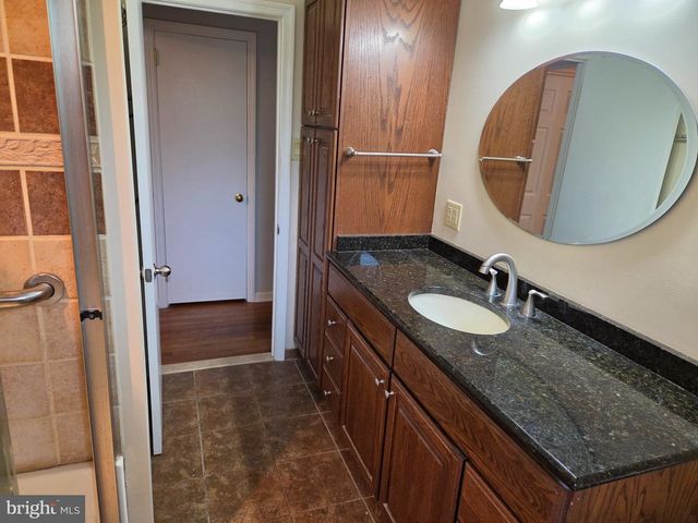 6 WINDFLOWER DR, Newark, DE 19711