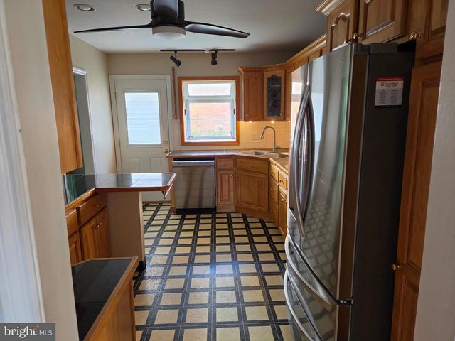 6 WINDFLOWER DR, Newark, DE 19711