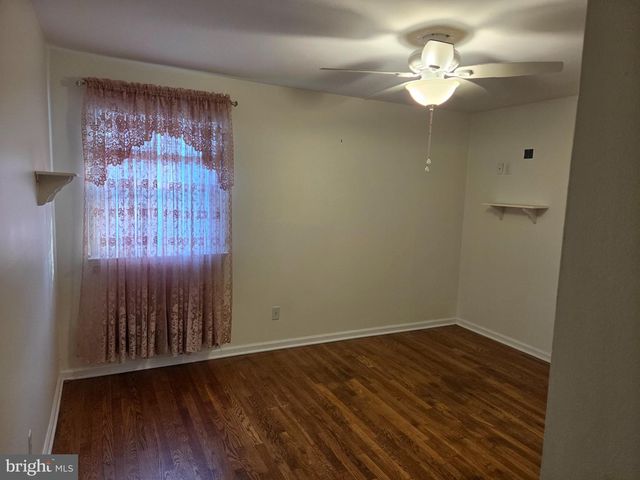 6 WINDFLOWER DR, Newark, DE 19711
