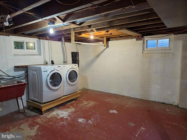 6 WINDFLOWER DR, Newark, DE 19711