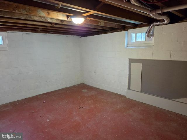 6 WINDFLOWER DR, Newark, DE 19711