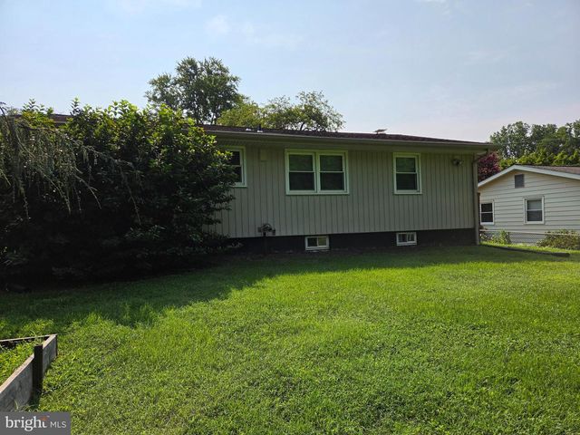 6 WINDFLOWER DR, Newark, DE 19711
