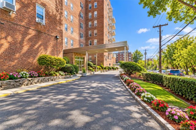 300 N Broadway 4M, Yonkers, NY 10701