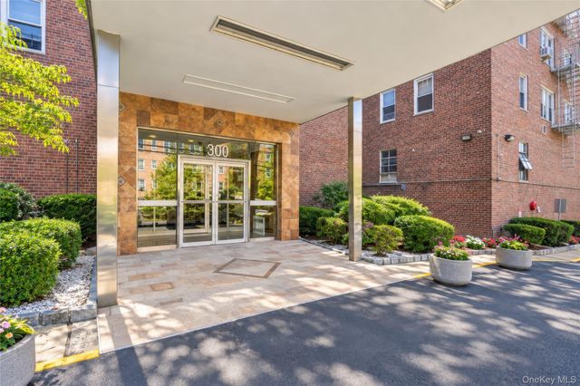 300 N Broadway 4M, Yonkers, NY 10701