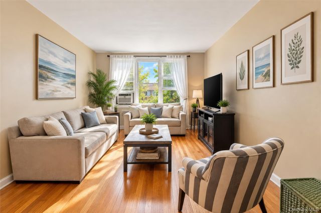 300 N Broadway 4M, Yonkers, NY 10701