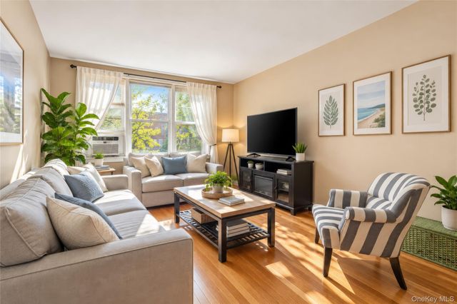 300 N Broadway 4M, Yonkers, NY 10701