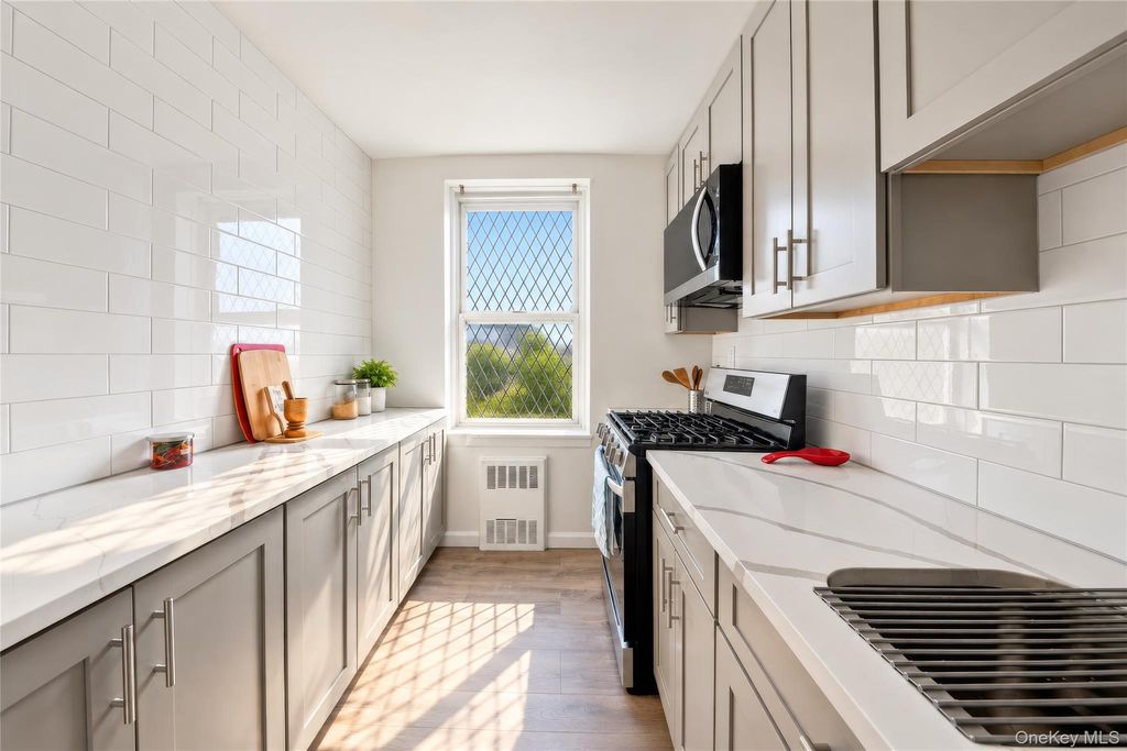 300 N Broadway 4M, Yonkers, NY 10701 — photo 2