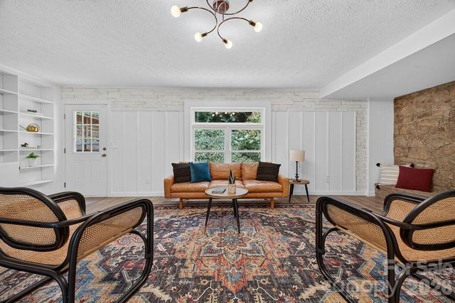 23 Clearbrook Road, Asheville, NC 28805